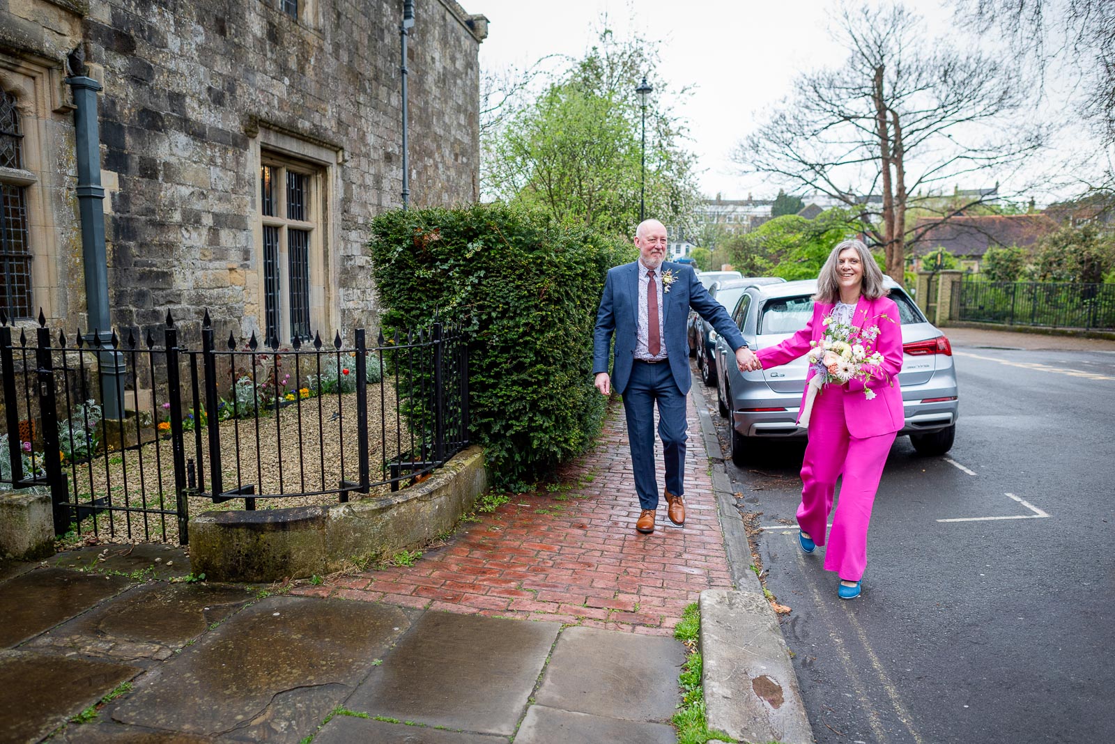 Helen and Tony arrive at Lewes Registry Office before their wedding
